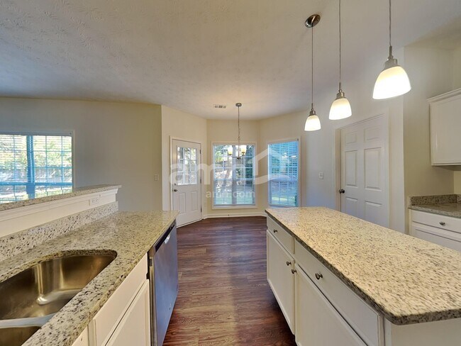 Foto del edificio - 2961 Belfaire Lake Dr