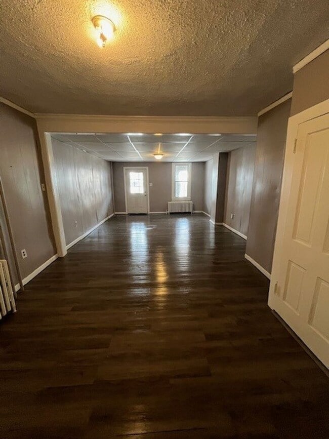 Building Photo - 3 bedroom 1 bathroom