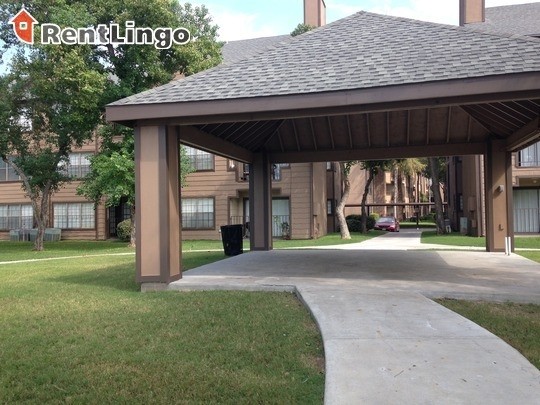 Building Photo - 9988 Windmill Lakes Blvd