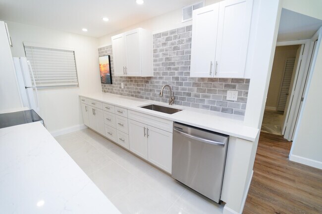 Foto del edificio - 2660 SW 22nd Ave