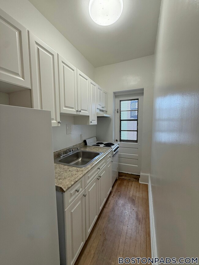 Building Photo - 1539 Beacon St