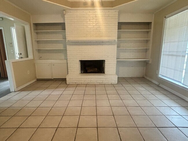 Foto del edificio - 2452 Oak Grove Ln