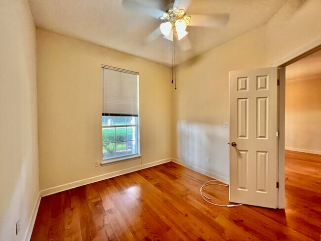 Building Photo - 297 Stahlman Ave