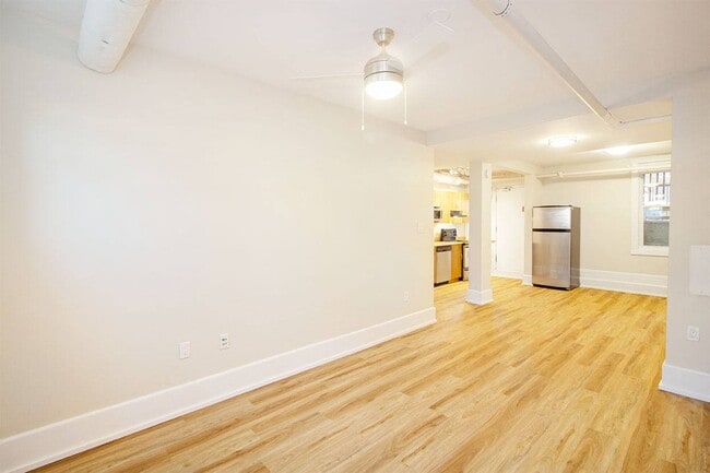 1BDR - Salon - 980 Wolseley Apartment