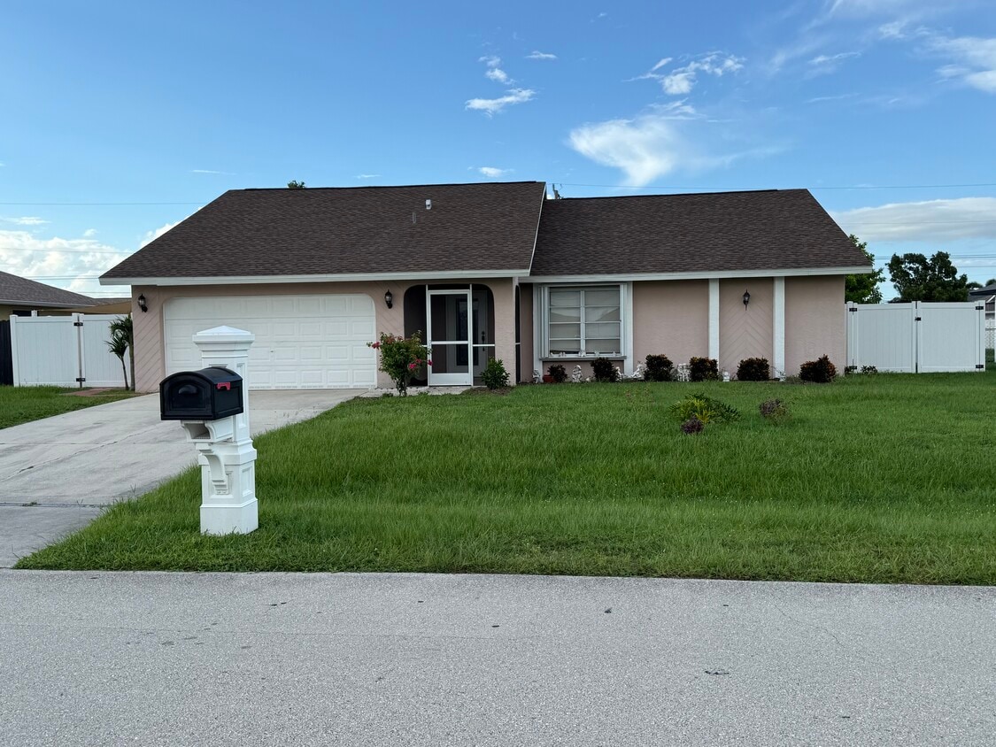 Foto principal - 711 SW 36th St