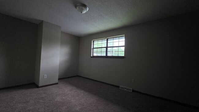 Foto del edificio - Renovated townhome in Linden Square.