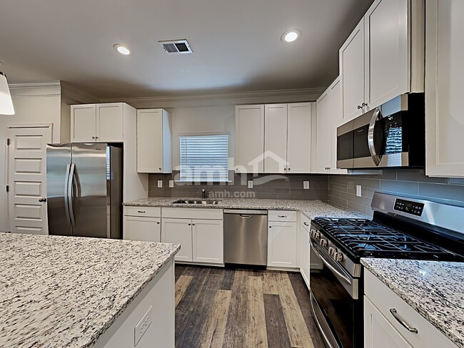 Building Photo - 260 Deodar Ln