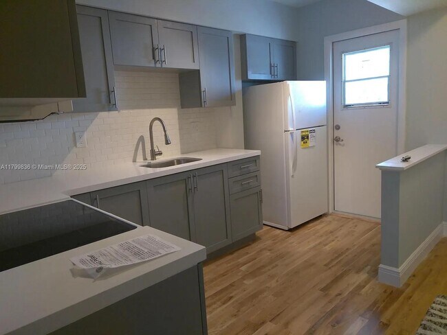 Building Photo - 6580 Santona St