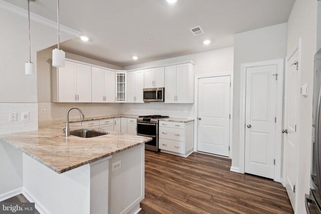 Building Photo - 14921 River Walk Way