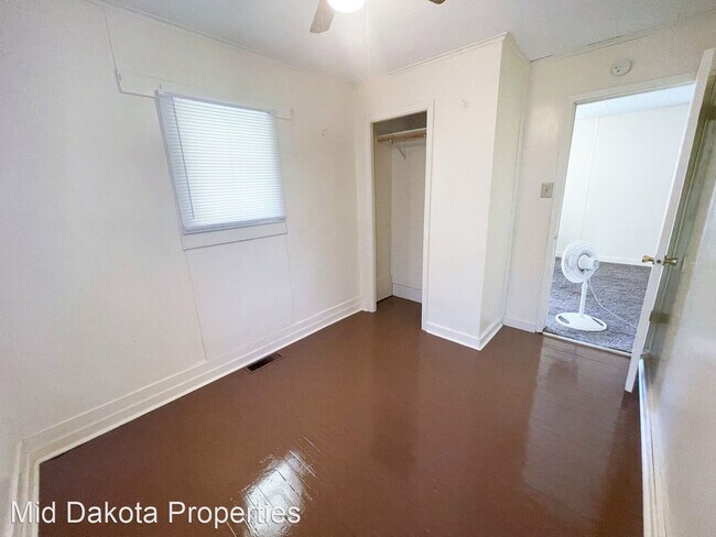 Foto del edificio - 2 br, 1 bath House - 208 E 10th