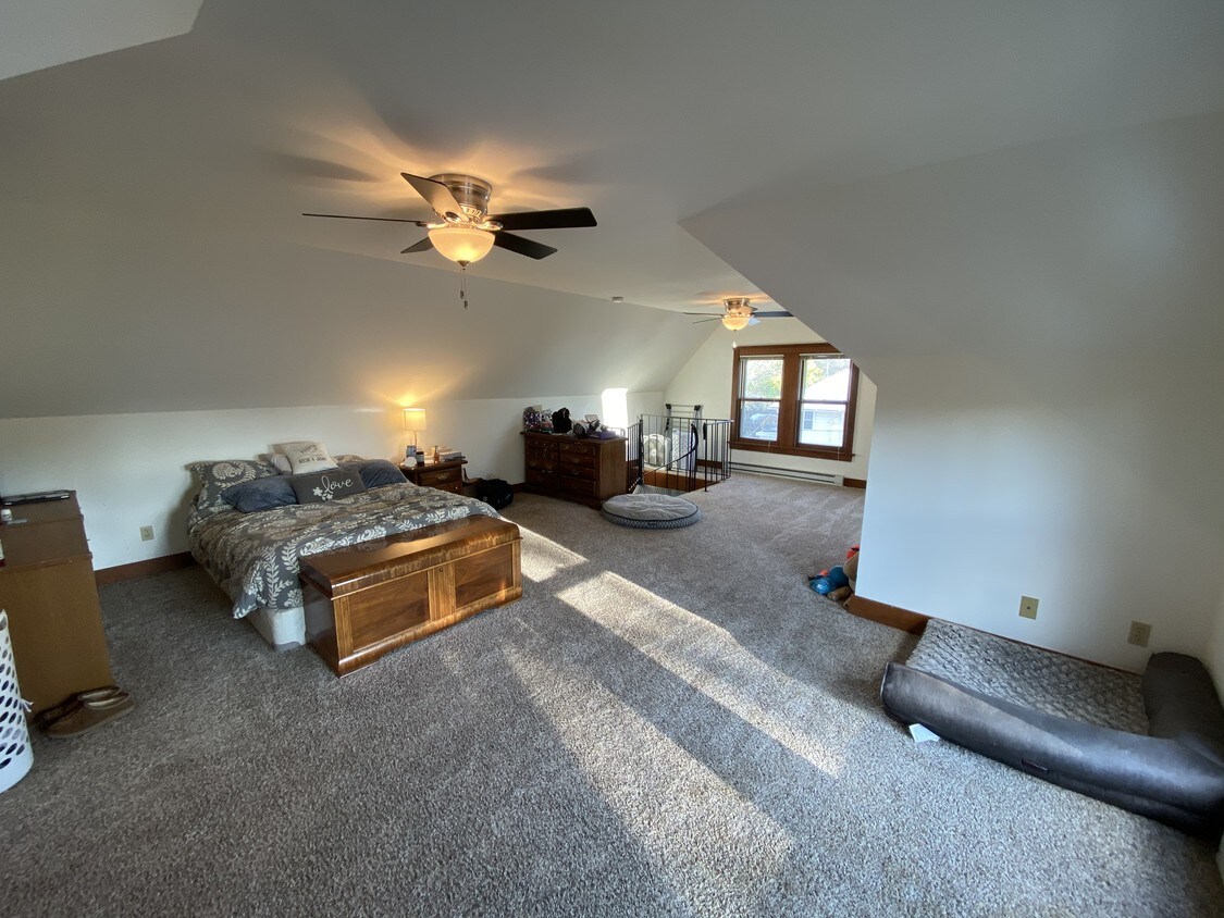 Loft - 2104 E Mifflin St