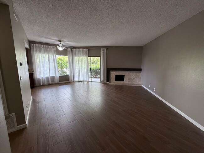 Foto del edificio - 6955 Sandpiper Pl