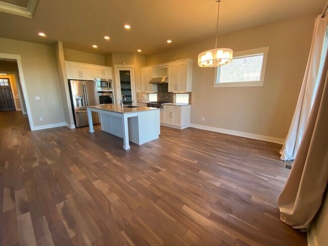 Building Photo - Custom home looking over Rivers Edge golf ...