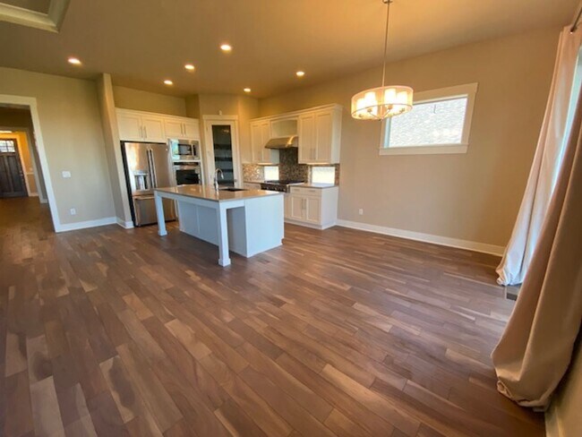 Foto del edificio - Custom home looking over Rivers Edge golf ...