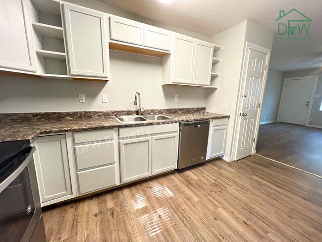 Foto del edificio - 3-Bed, 2-Bath Home Minutes from Fort Sill – Move-In Ready!
