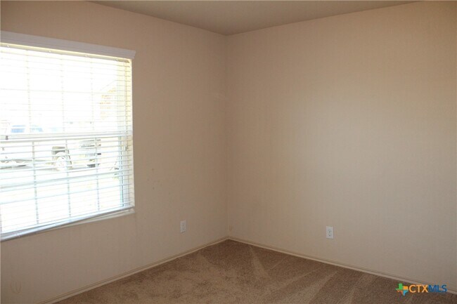 Building Photo - 1405 Redbridge Dr