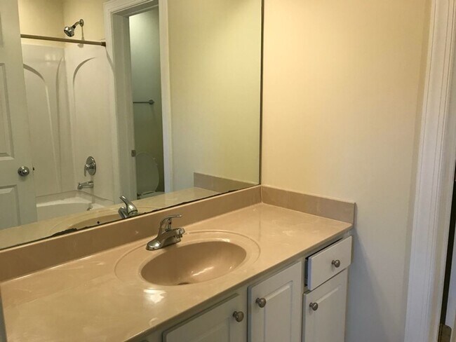 Foto del edificio - 76 Cassandra Ln