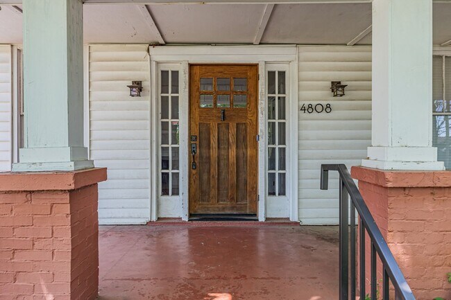 Building Photo - Adorable 2 bed/1 bath bungalow for rent in...