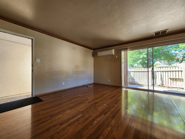 Foto del edificio - 2 Bedroom Condo in Rohnert Park