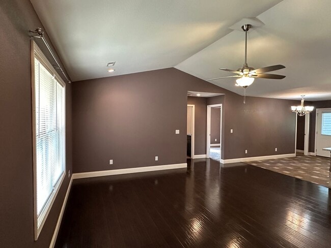 Building Photo - 4 Bed 2 Bath FOR RENT in Waynesville