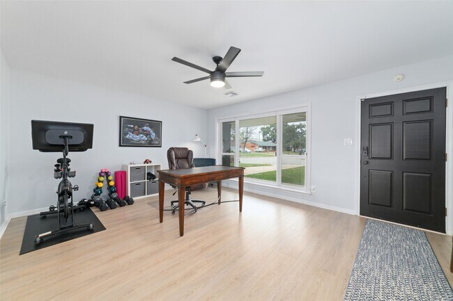 Building Photo - 6435 Woodbrook Ln