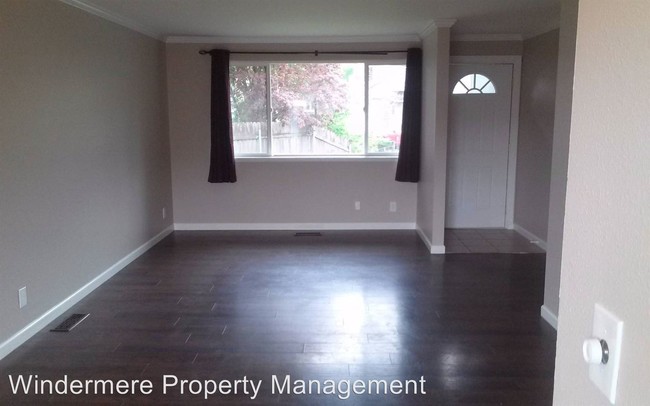 Building Photo - 2 br, 1.5 bath House - 2027 Parish