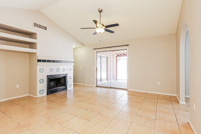 Building Photo - 7848 W Fleetwood Ln