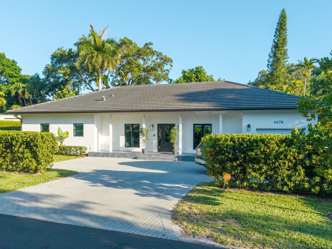 Foto principal - 4678 SW 11th St