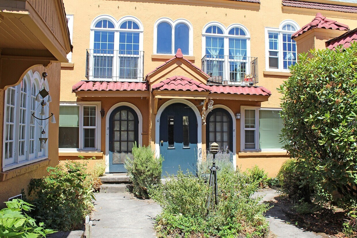 Primary Photo - 3087 SE Ankeny St