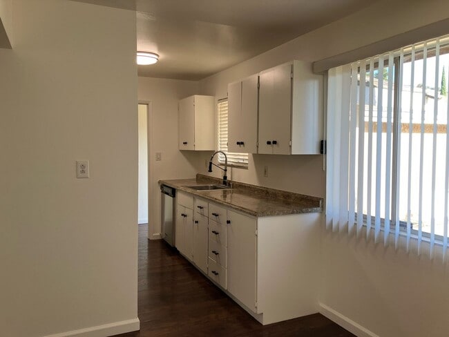 Building Photo - 137 Lomita Ave