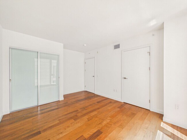 Foto del edificio - 555 Fulton St