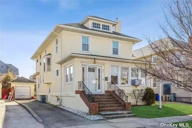 Primary Photo - 322 W Walnut St