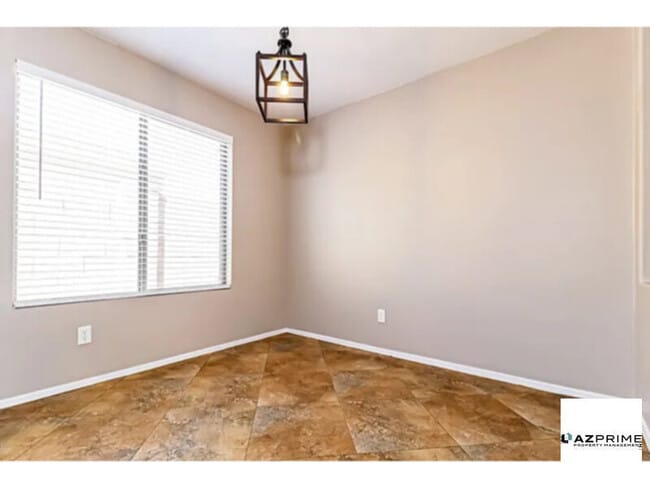 Foto del edificio - 23710 Chambers St