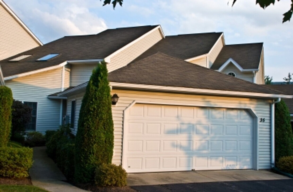35 Hampton Way, Montoursville, PA 17754 Townhome Rentals in