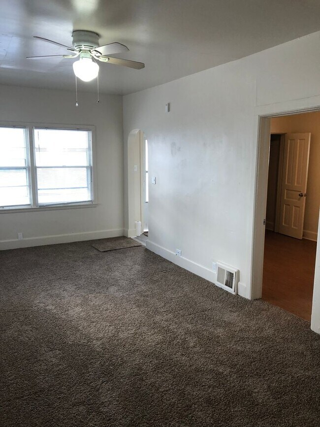 Building Photo - Experience Comfort and Convenience in Old ...
