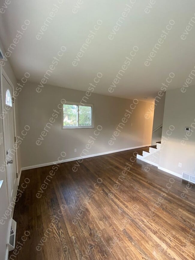Building Photo - 195 Hanstein Pl