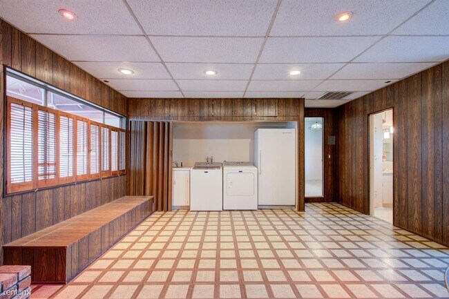 Building Photo - 3 br, 1 bath House - 1529 Ashwood Dr