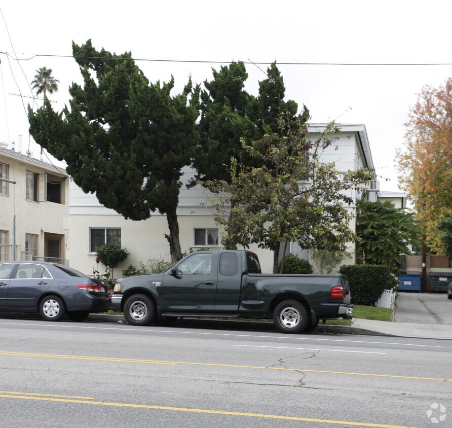 Foto del edificio - 5636 Laurel Canyon Blvd