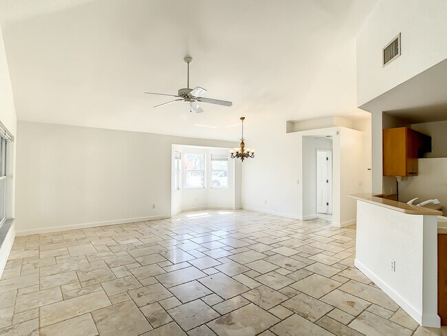 Gran Salón 2 - 2040 King Tarpon Dr