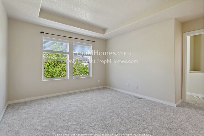 Foto del edificio - Charming Four-Bedroom, Home with Modern Co...