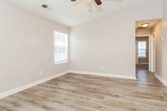 Foto del edificio - 515 River View Dr