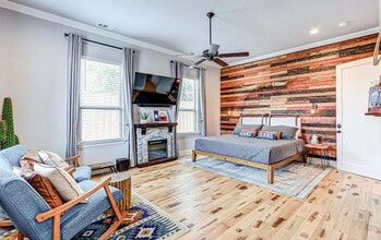 Building Photo - 621 Centre St