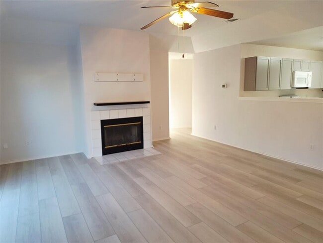 Building Photo - 804 Moon Glow Dr