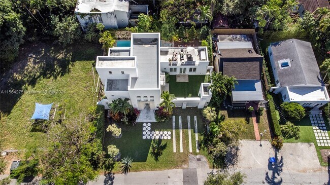 Foto del edificio - 696 NE 68th St