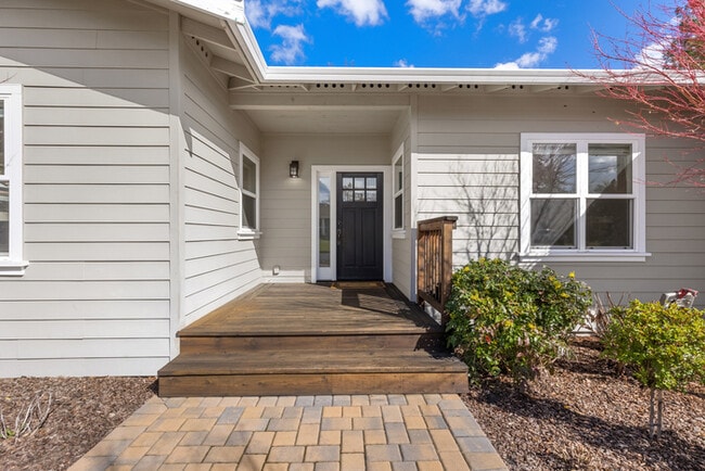 Building Photo - 235 Pleasant View Dr