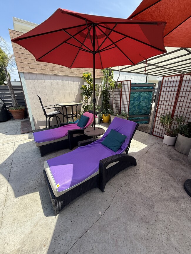 Shared pool space - 4110 Baldwin Ave