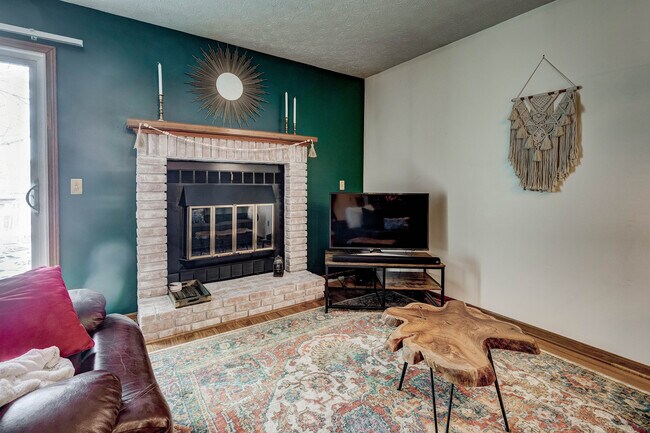 Foto del edificio - 6524 Blossomwood Cir NE