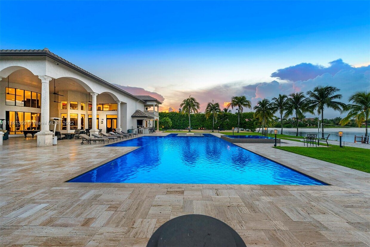Foto principal - 7401 Peppertree Cir S