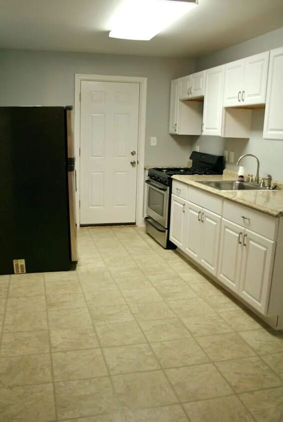 Spacious 4 Bedroom Home - Spacious 4 Bedroom Home