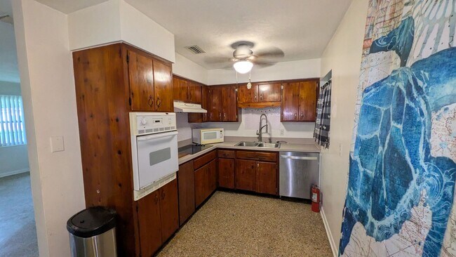 Building Photo - Charming 3-Bedroom 1-Bathroom home in Wild...